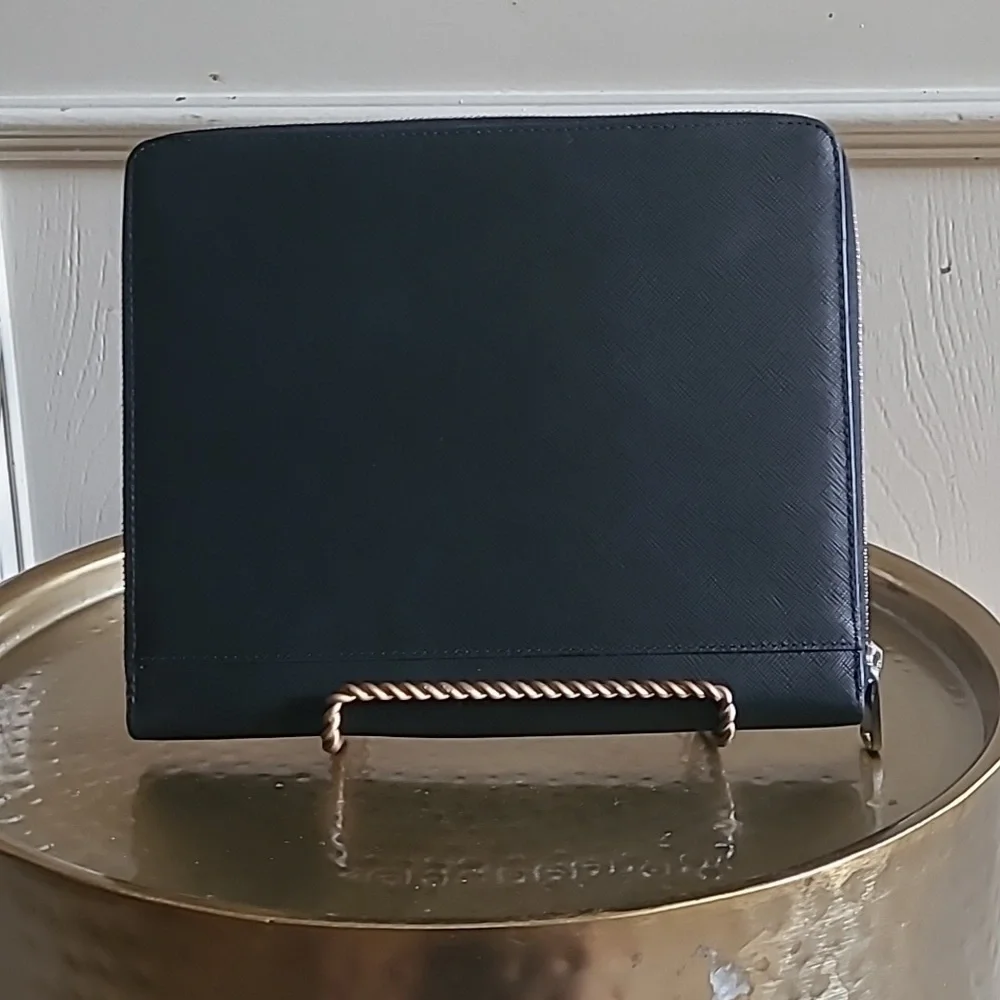NEW Fossil Black 100% Leather iPad Zip Around Tech Easel Case SL4801 $95