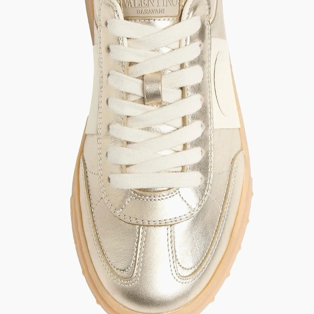 Valentino garavani upvillage