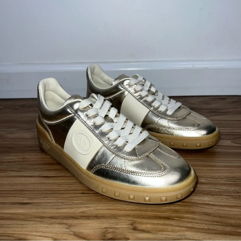 Valentino garavani upvillage