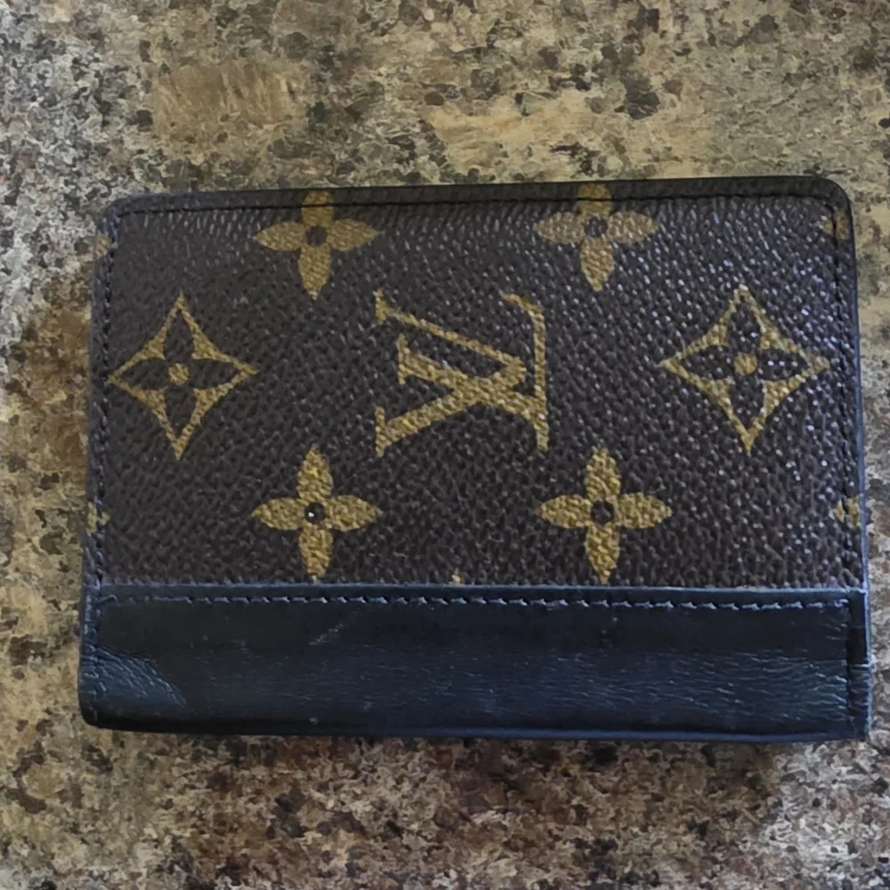Louis Vuitton classic design holder