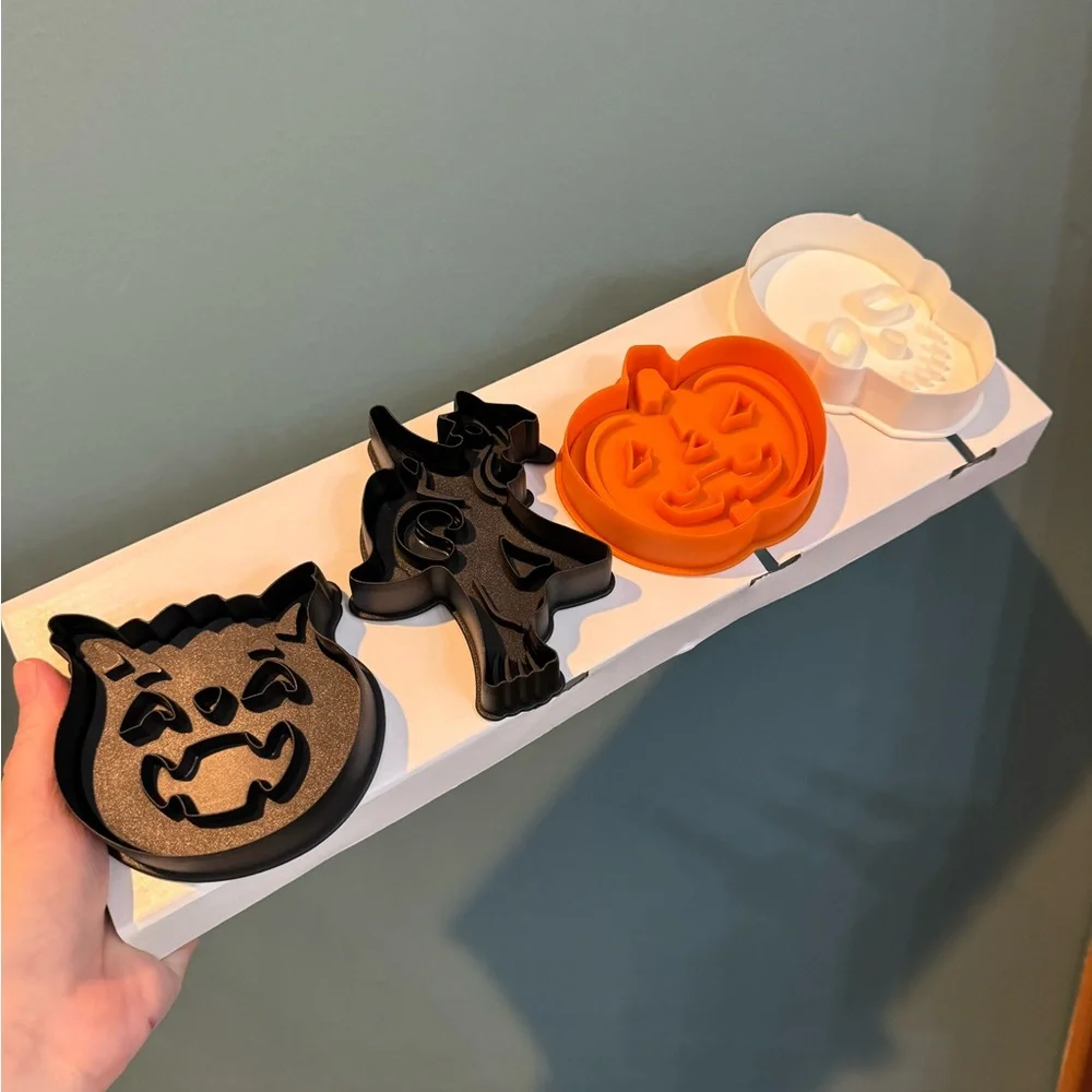 Williams Sonoma spooky witch