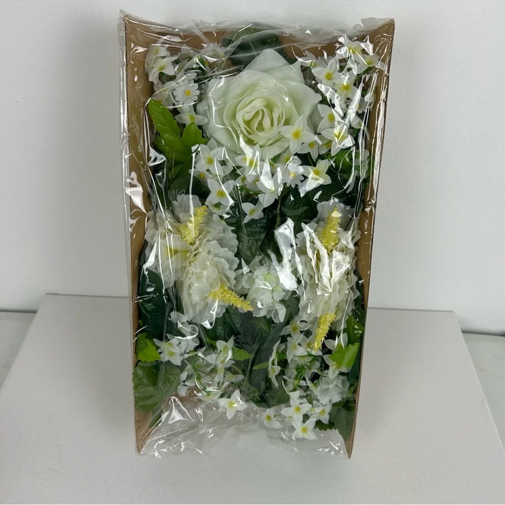 Avon VTG '2000' - NIB - White Rose and Hibiscus Swag