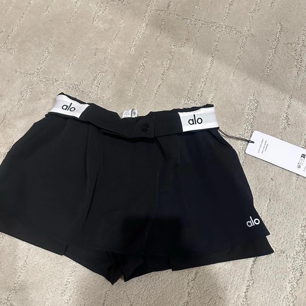 ALO Yoga chic black