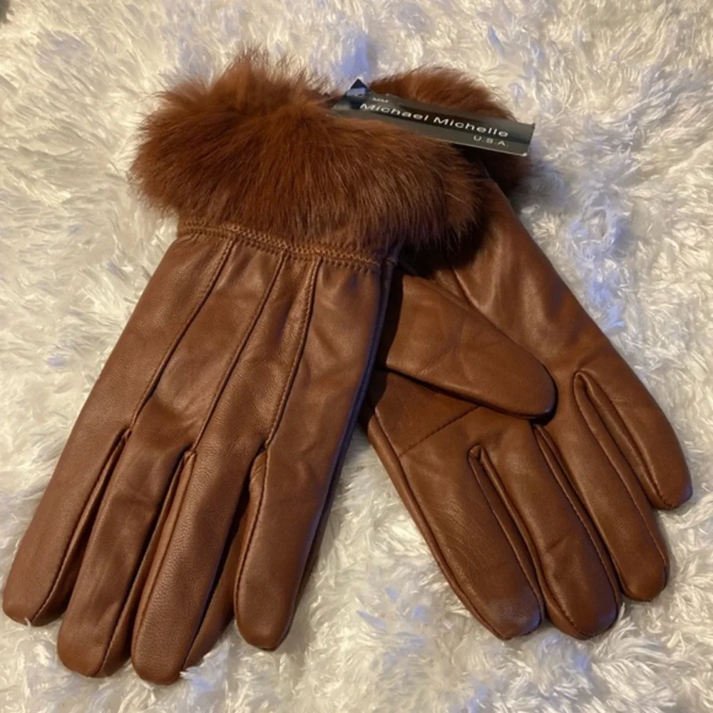 Woman’s gloves