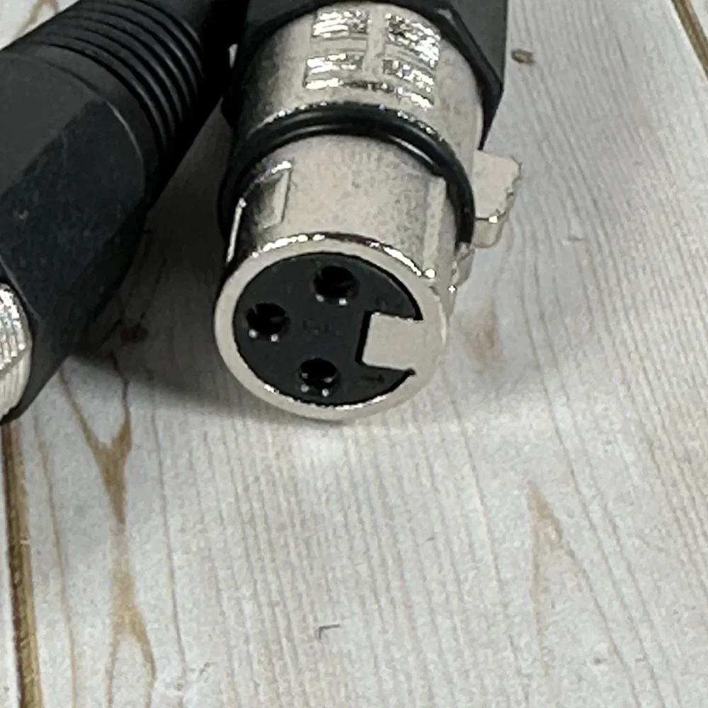 The Unbranded Brand microphone feel cable