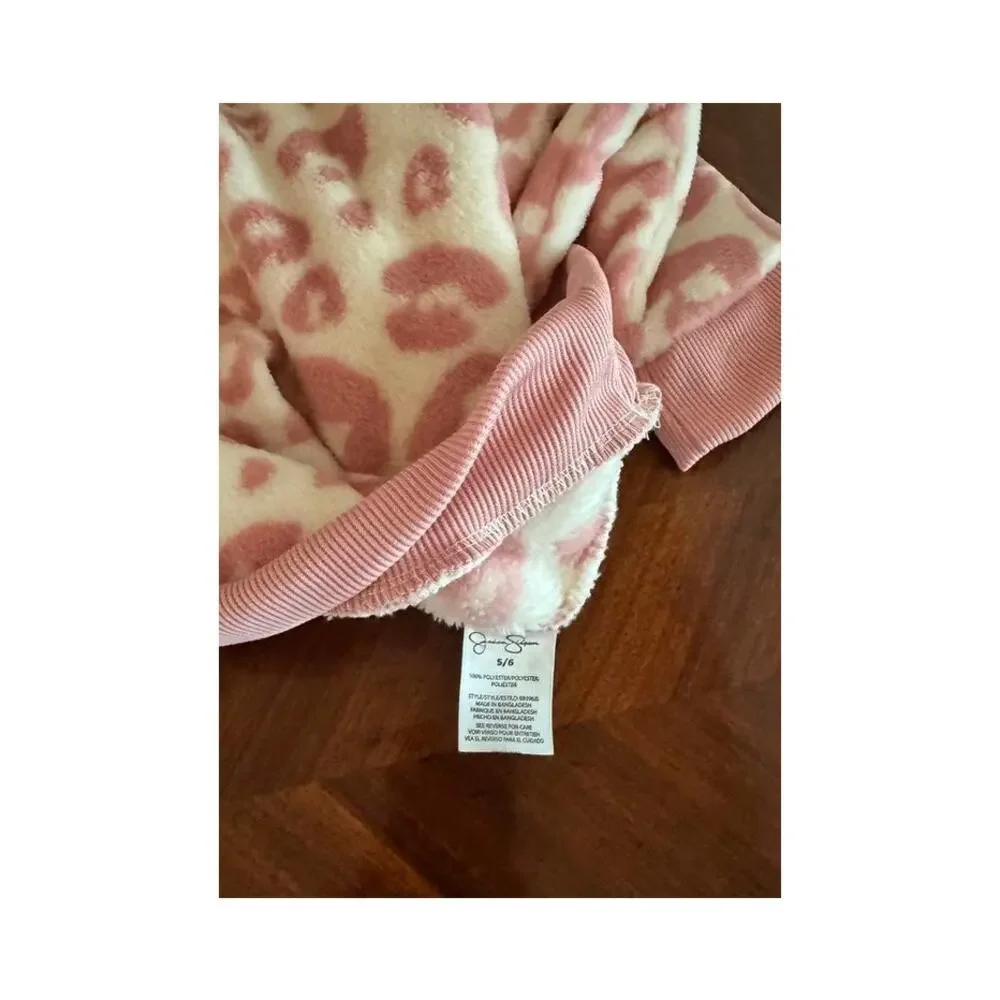 Jessica Simpson interested fit cuffs