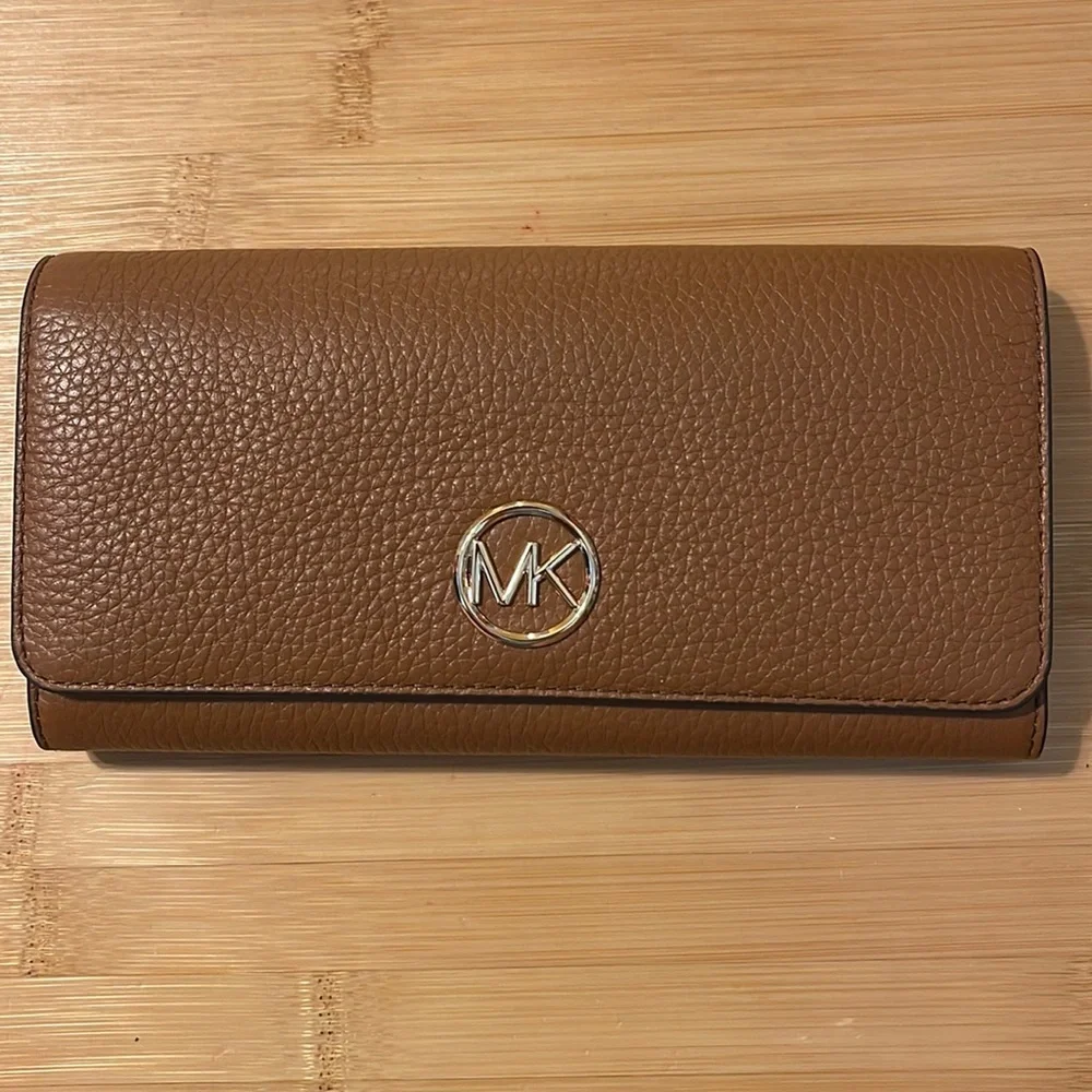 Authentic Michael Kors Fulton Flap Continental Wallet