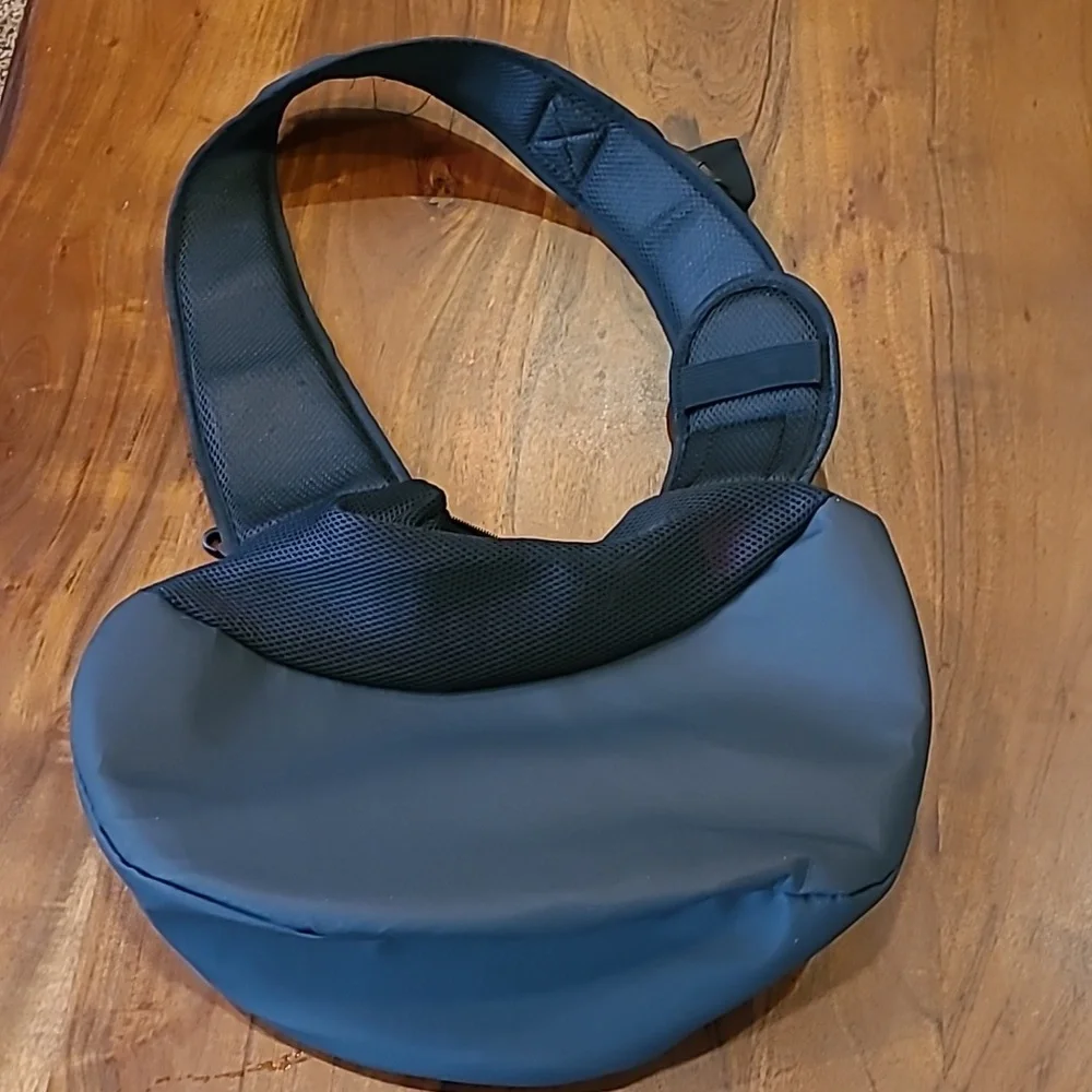 Yudodo Dog / pet sling carrier Like New Hot pink and black