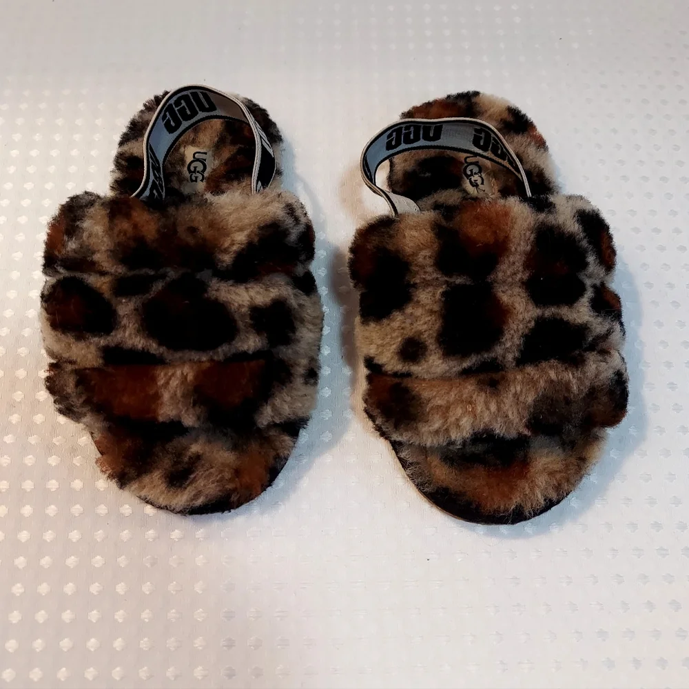 UGG Kids' Fuzzy Leopard Print Sandals
