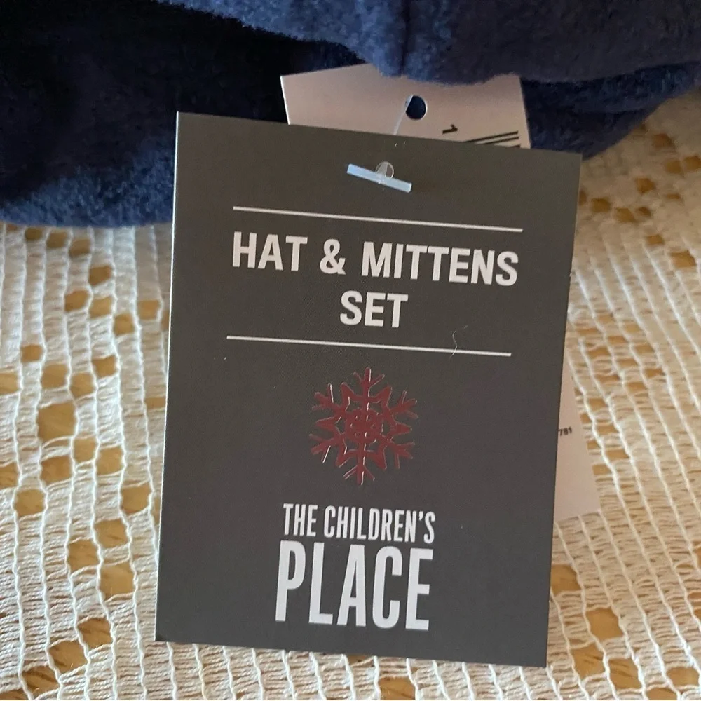 NEW - The Children’s Place BOYS HAT AND MITTENS SET