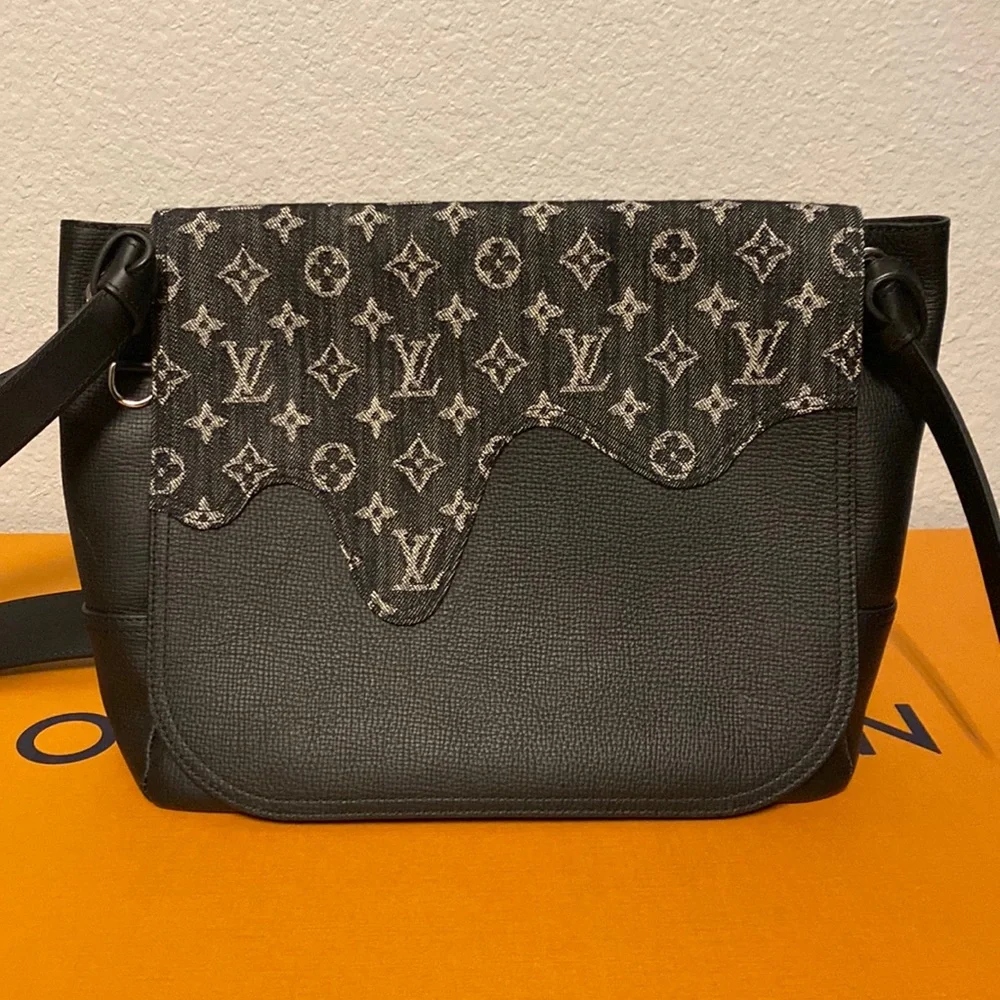 Louis Vuitton flaws pockets minor