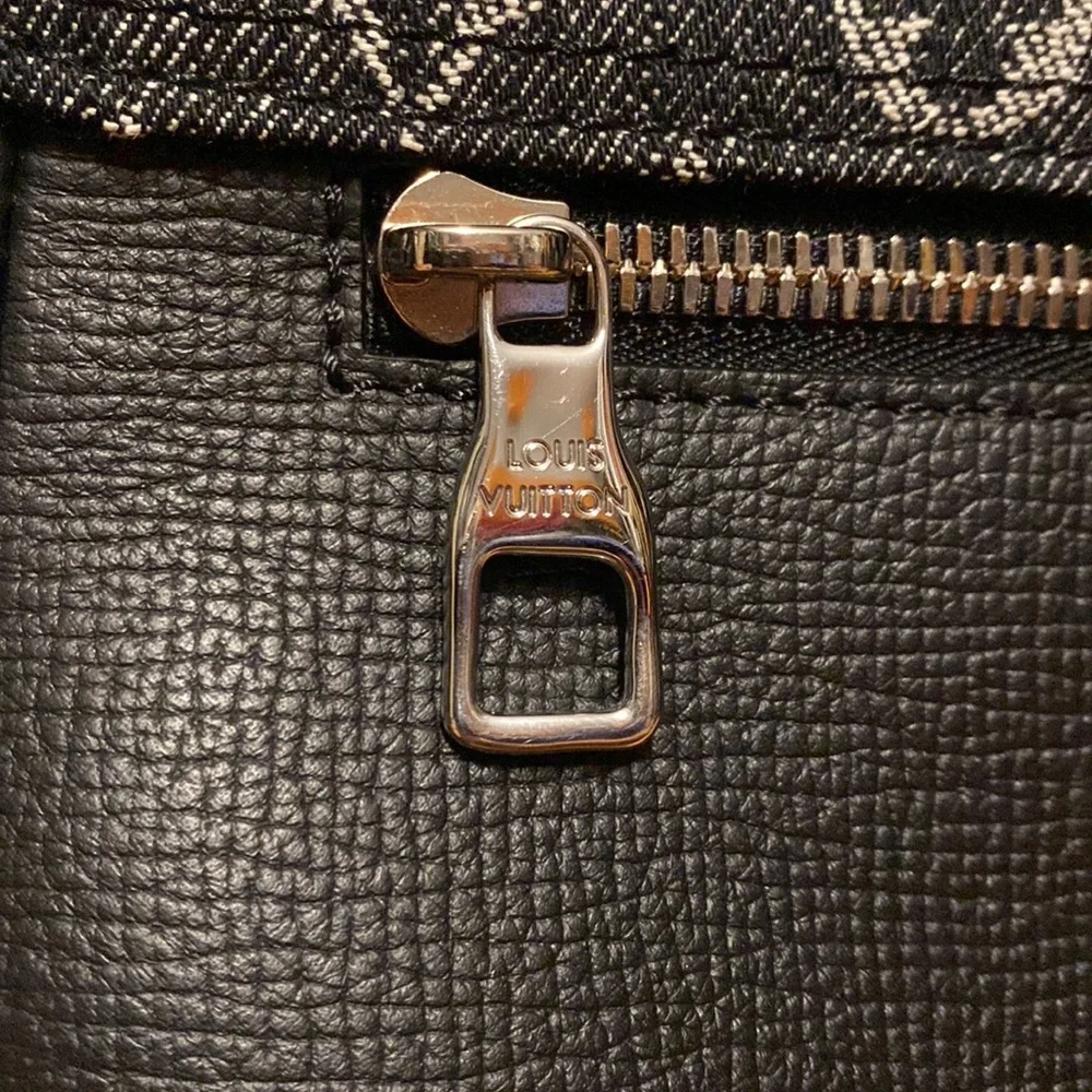 Louis Vuitton messenger denim gives