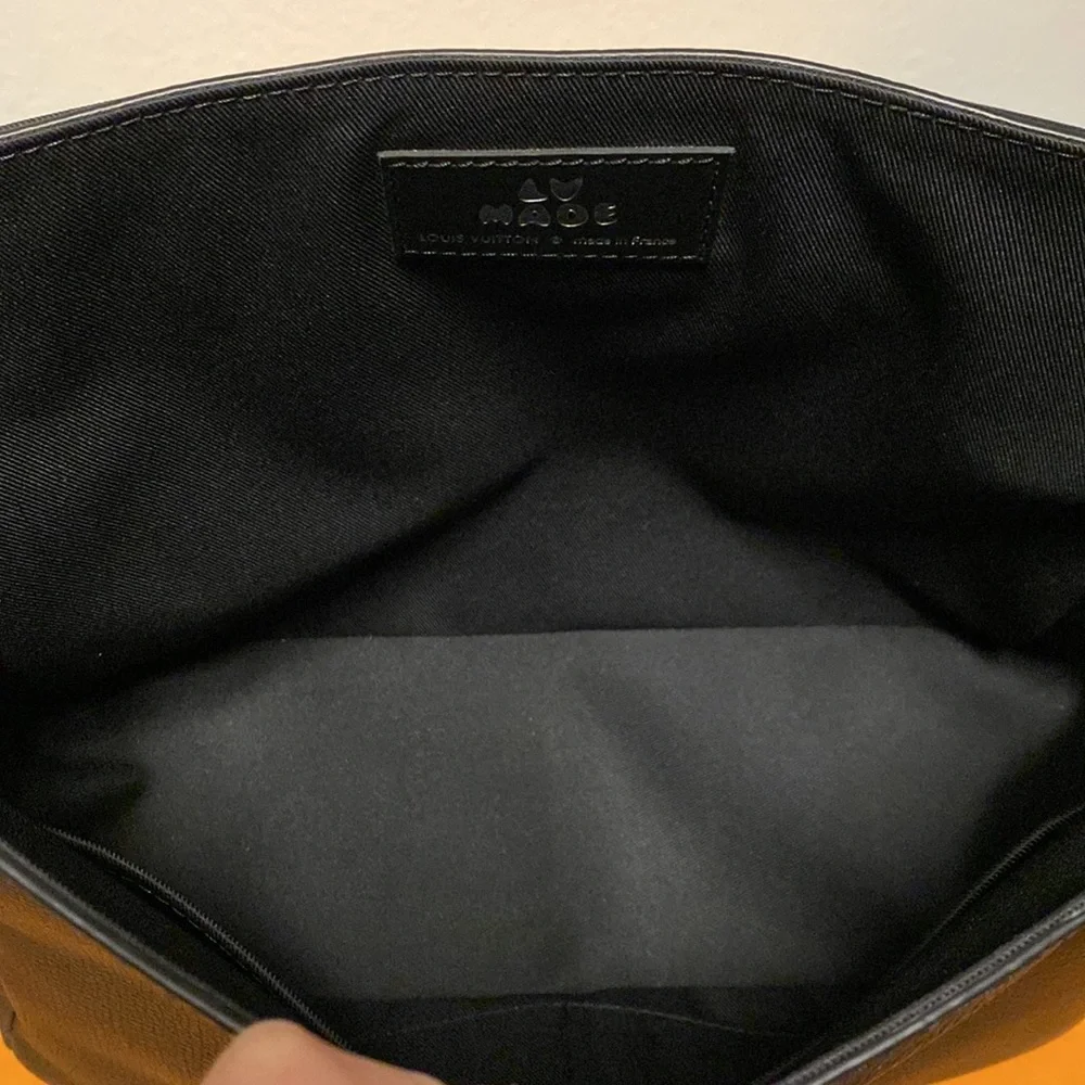 Louis Vuitton denim catching secure