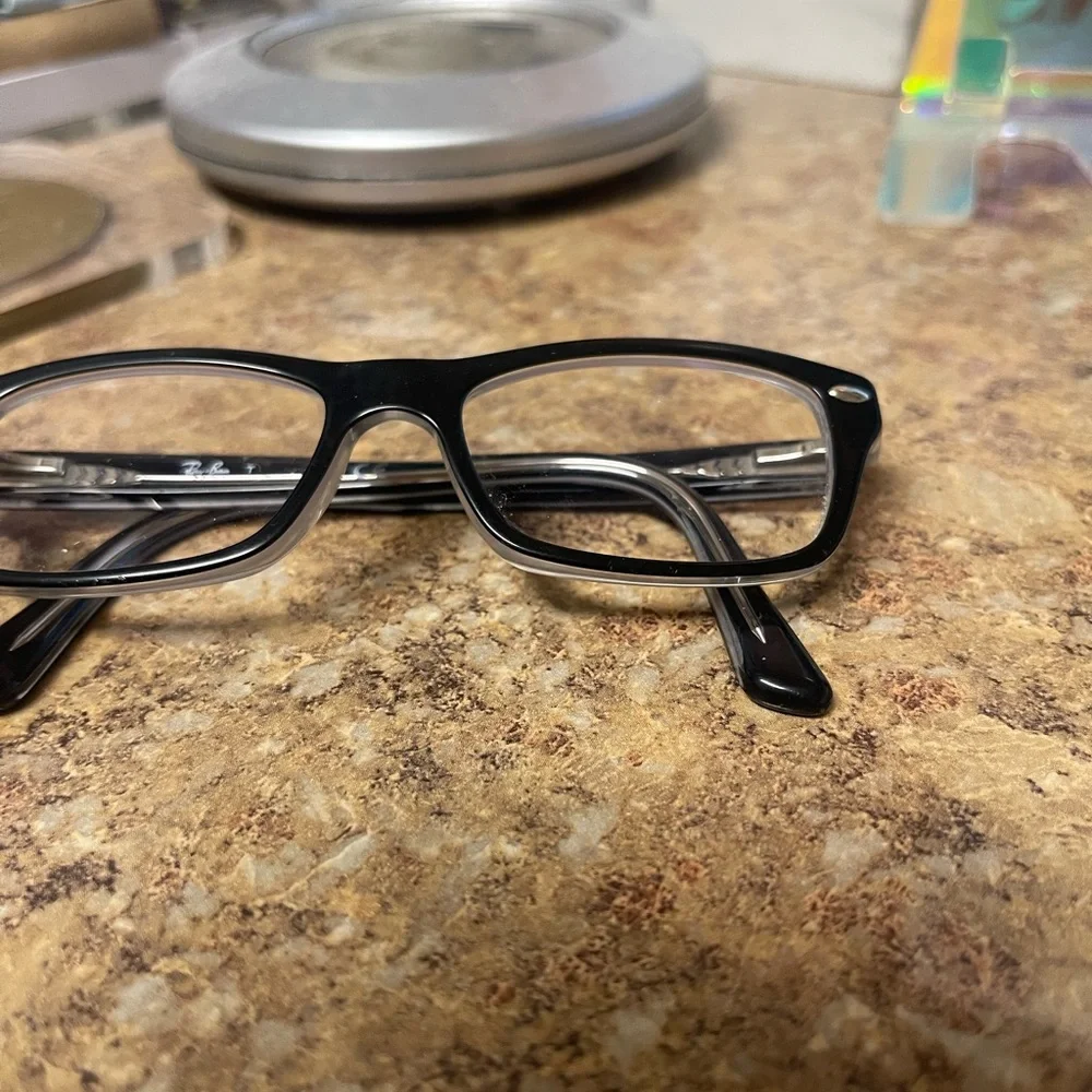 Ray-Ban sleek black