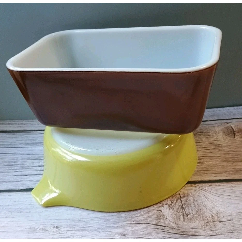 Pyrex vintage casserole
