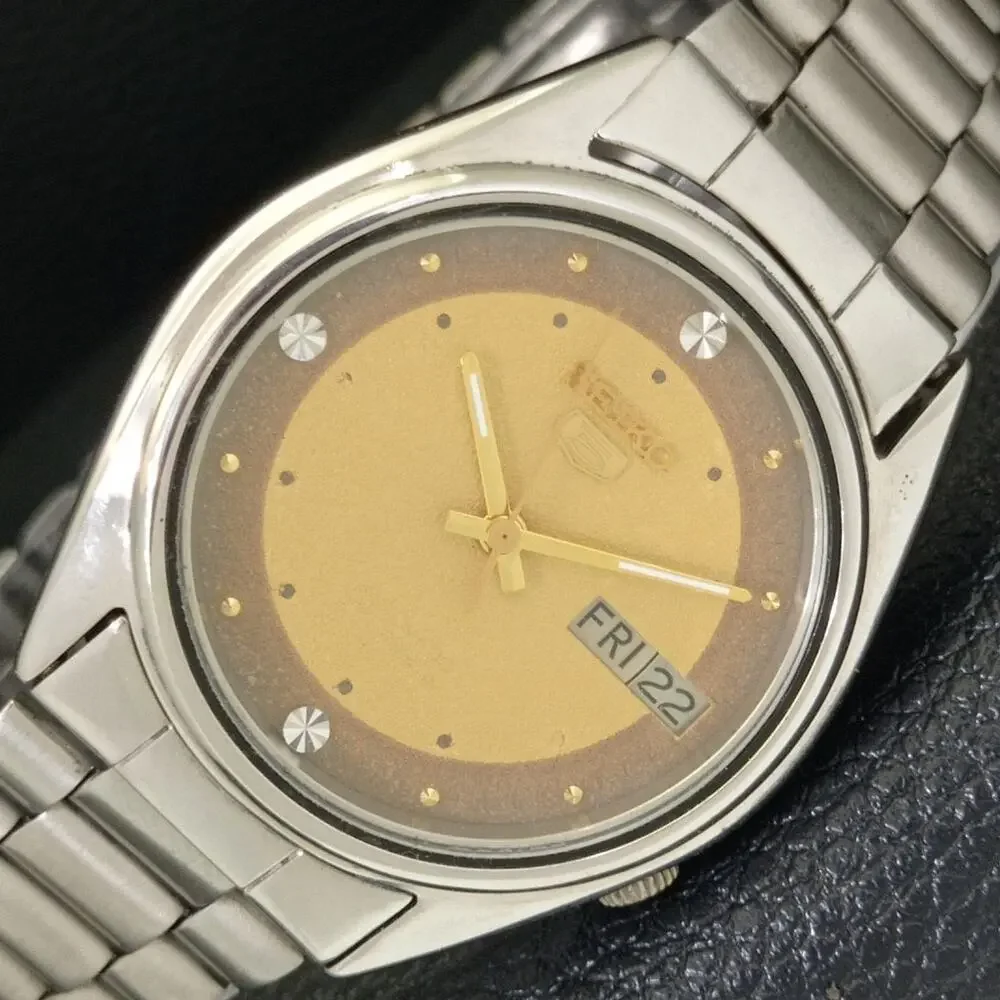 Vintage 1977 Seiko Automatic Mens Silver Watch W/daydate & Gold accents
