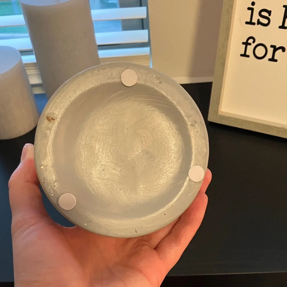 Elegant Cream Vase with gray bottom