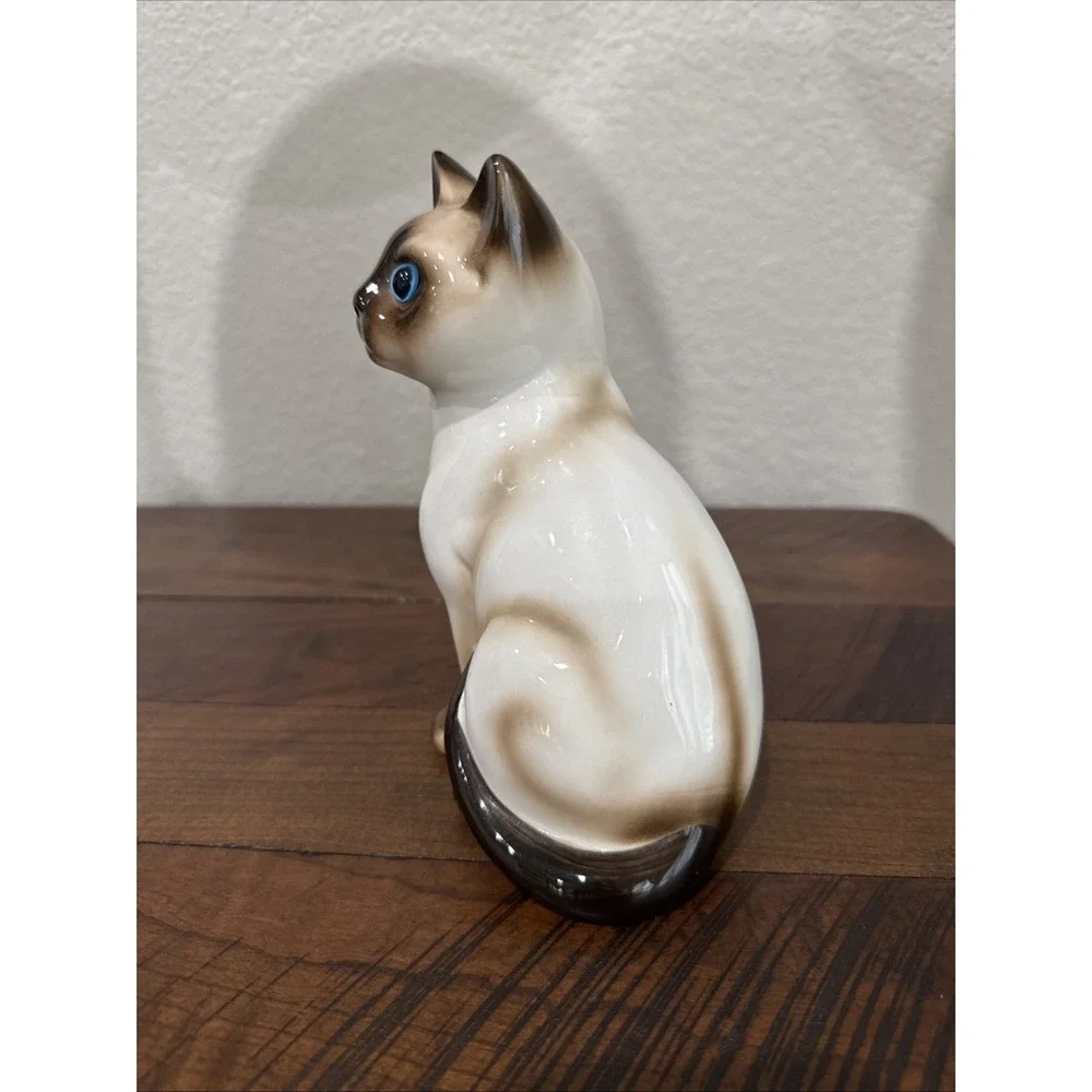 Enesco Cat Figurine with Blue Eyes Siamese Kitten