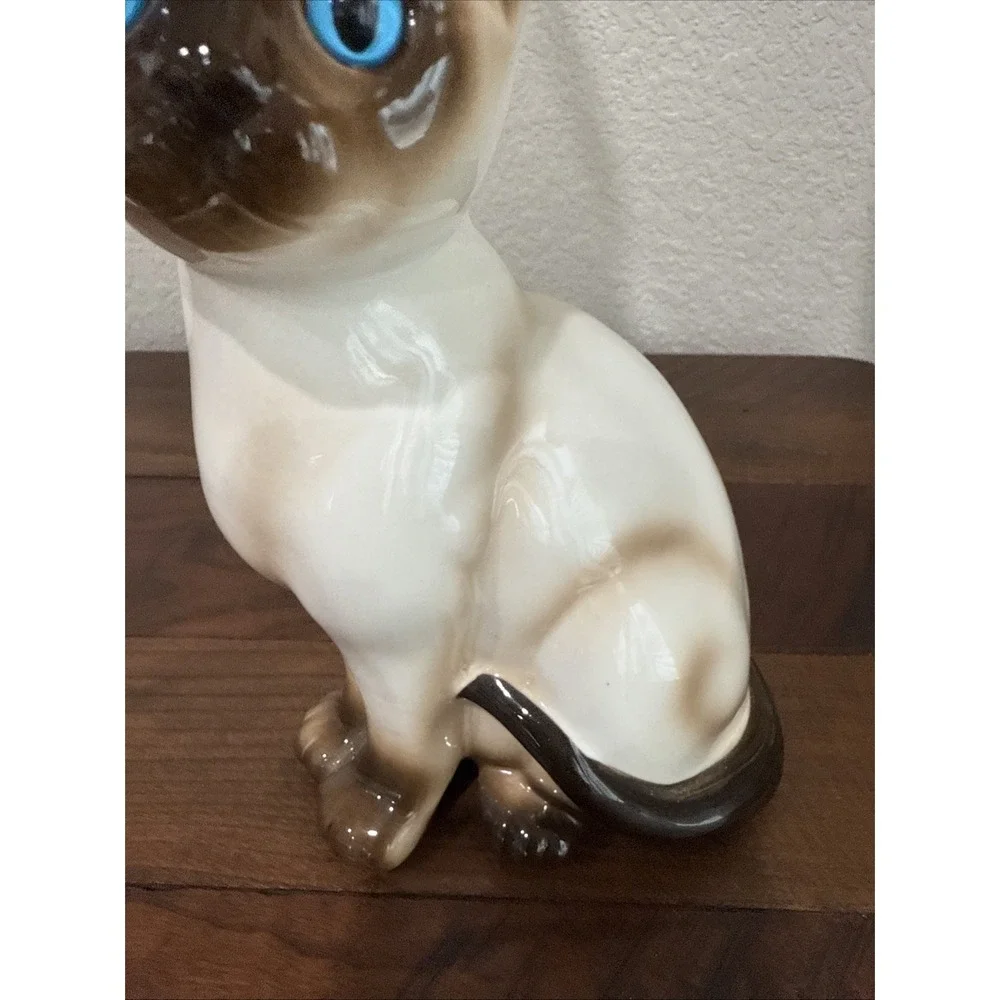 Enesco Cat Figurine with Blue Eyes Siamese Kitten