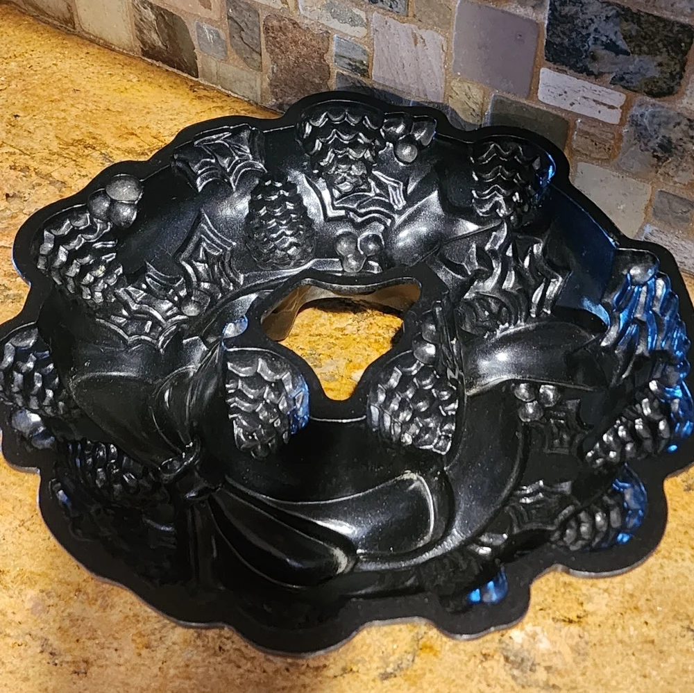 Williams Sonoma elegant bundt