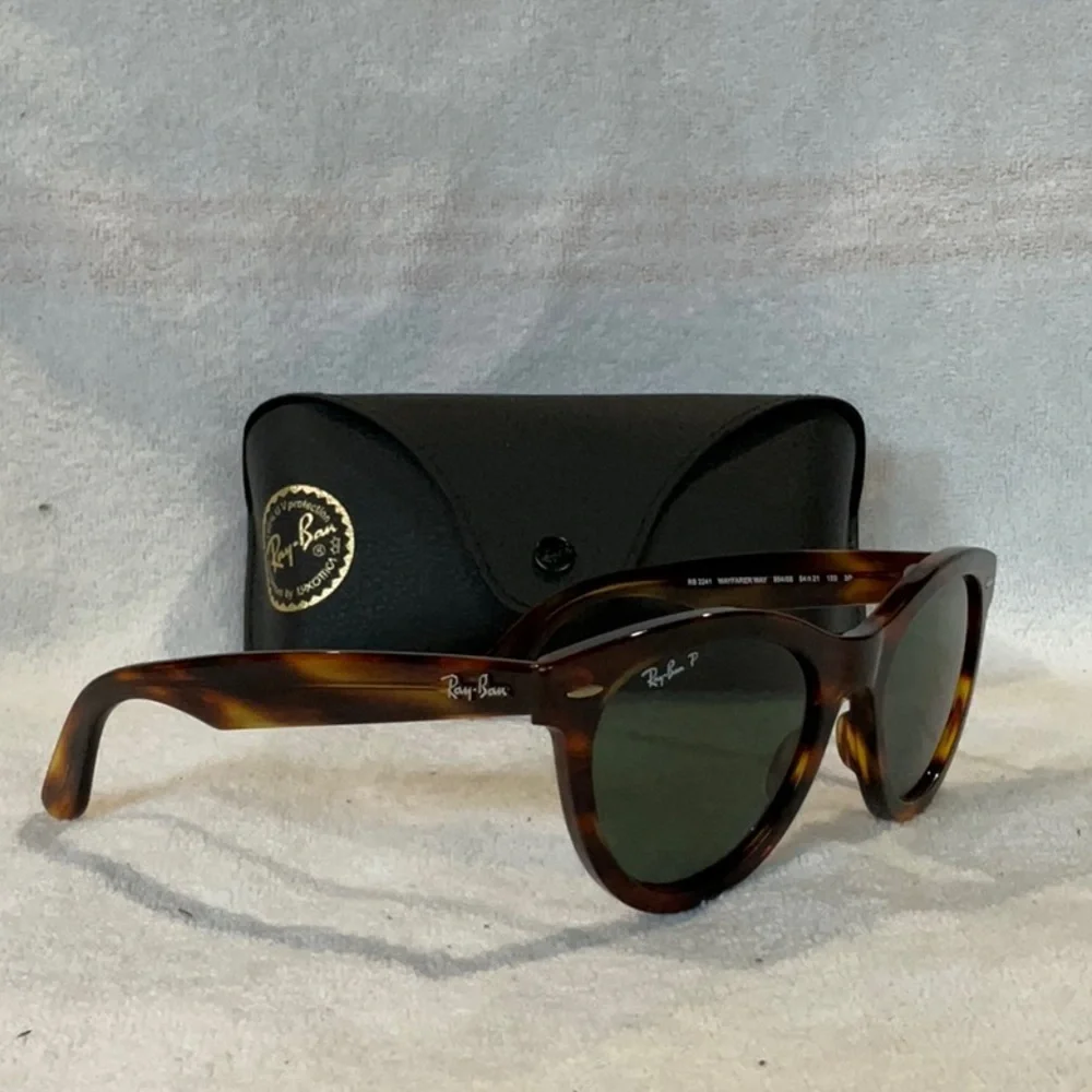 NEW RAY-BAN Tortoise Shell Sunglasses. RB2241