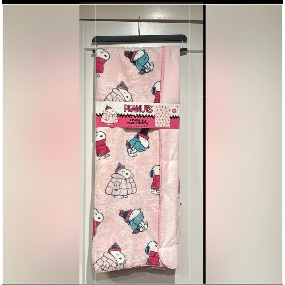 SNOOPY HOLIDAY PUFFER JACKET REVERSIBLE PLUSH THROW BLANKET
