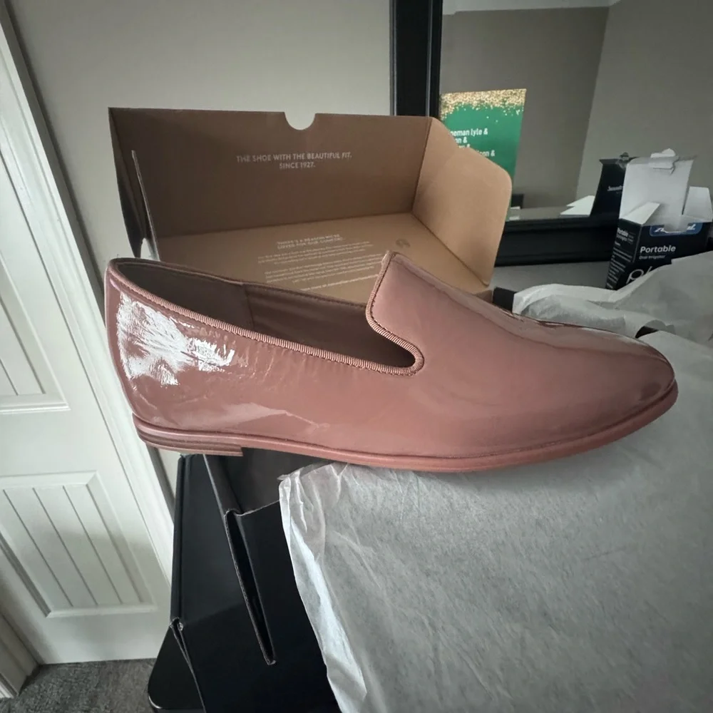 Naturalizer Women Effortless Glossy Patent Leather Mauve Loafers- 9.5- BNWT