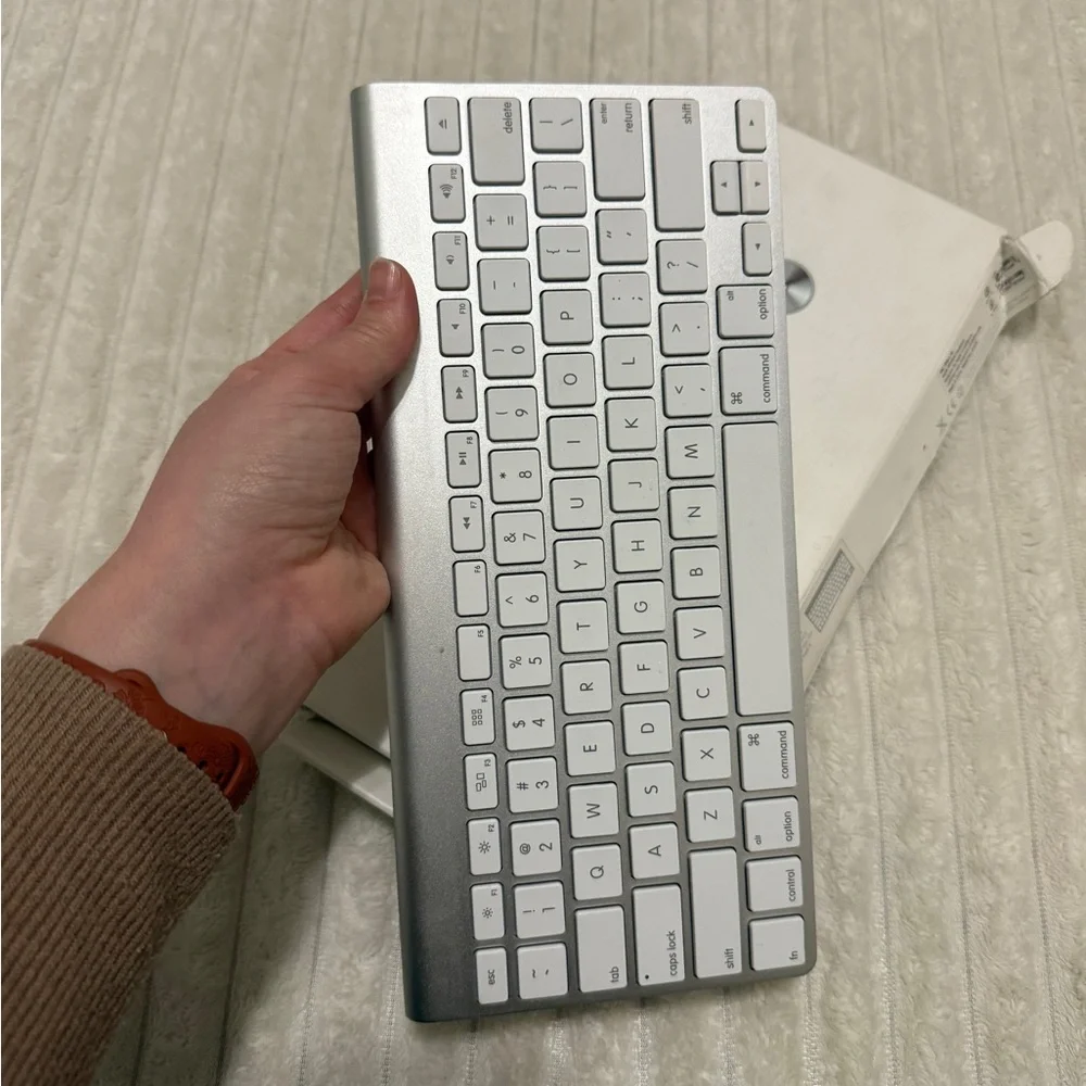 Apple sleek wireless