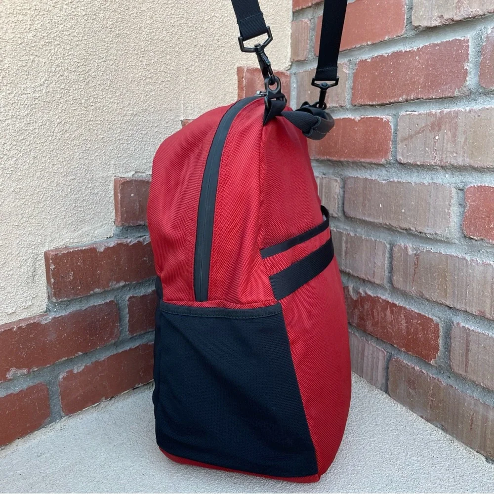 RARE Patagonia 2004, laptop, commuter, travel, nylon shoulder bag in Red/Blk