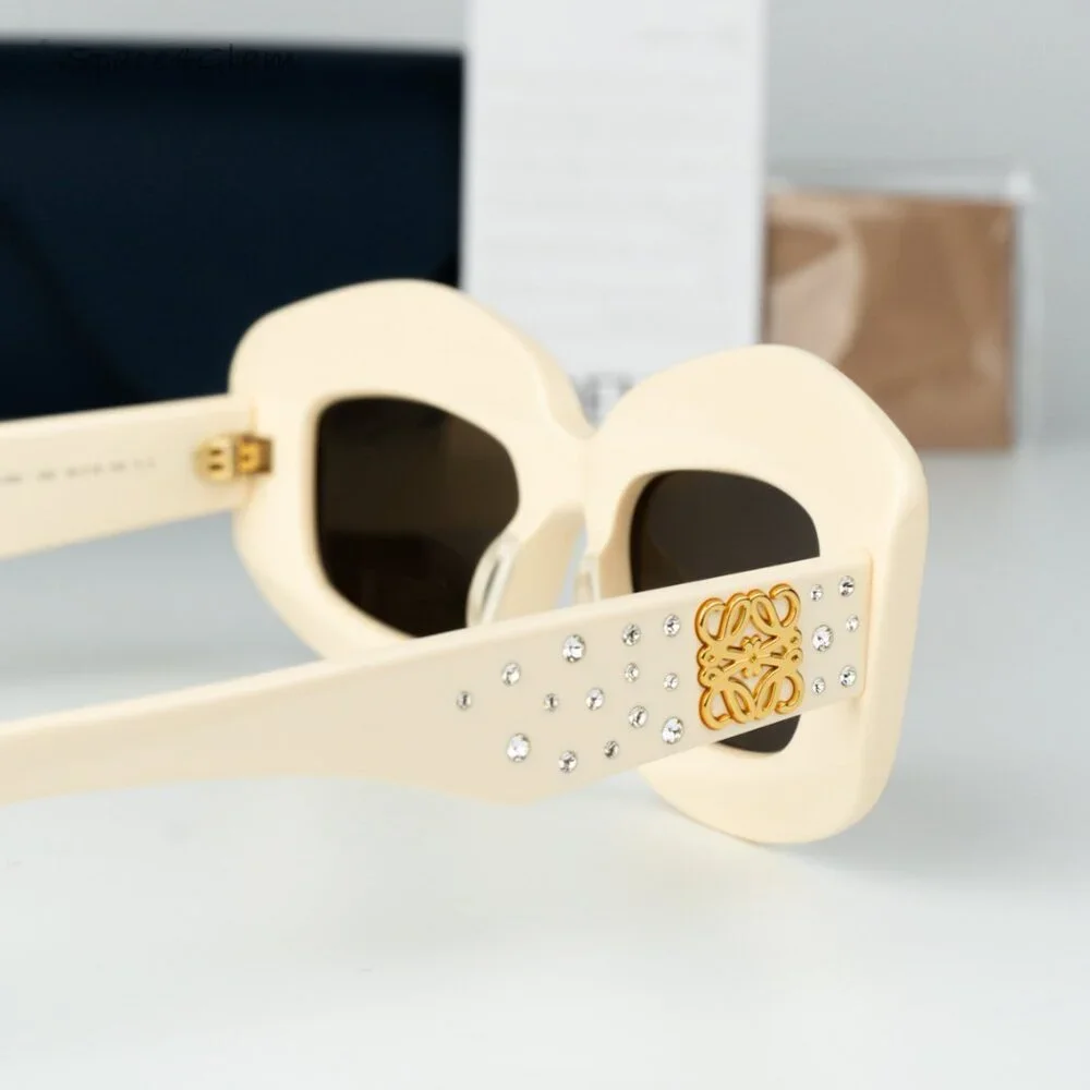 Loewe anagram men