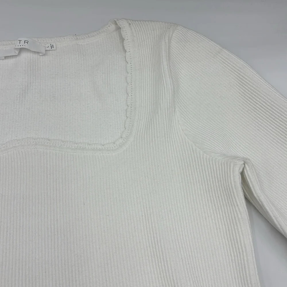 ASTr The Label Scallop Trim Ribbed Knit Top in White