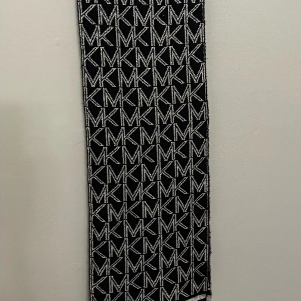 Michael Kors Monochrome Logo Scarf