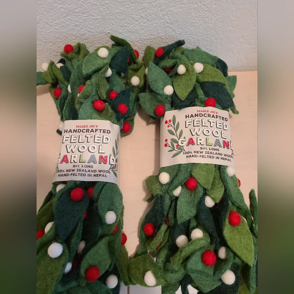 NWT Trader Joe's Handcrafted Wool Garland 9 ft. long (2 strands)-Holly/Mistletoe