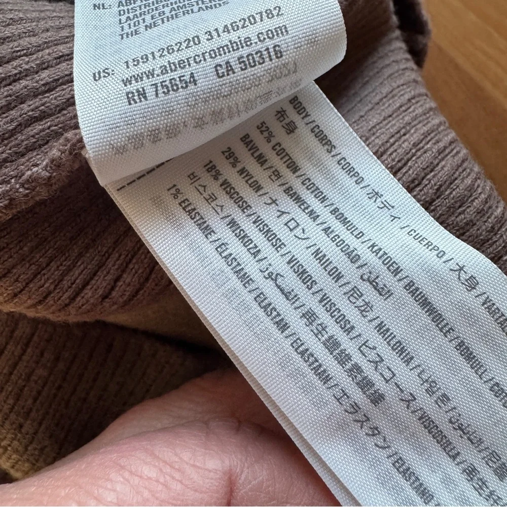 Abercrombie & Fitch sleeve price