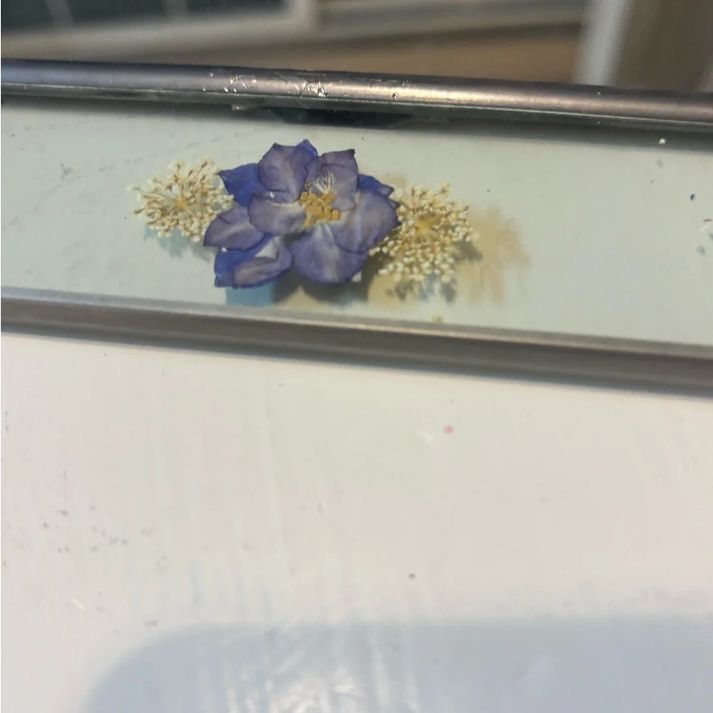 unknown color picture glass