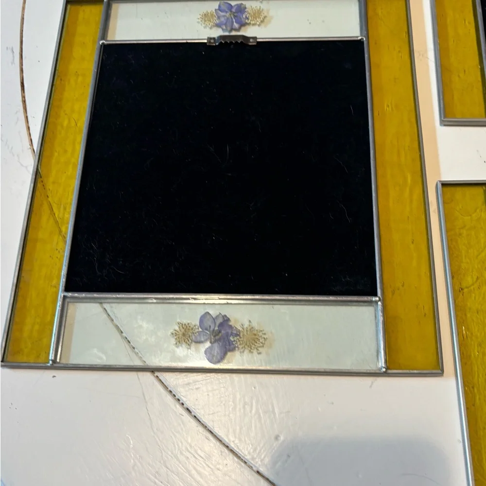 unknown bracket are glass
