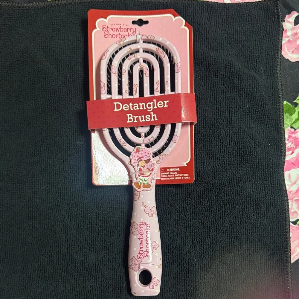 NEW Strawberry Shortcake Pink Detangler Brush