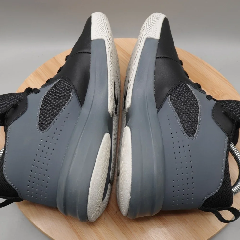 Under Armour Shoes 6.5Y Women 8 Black Lockdown 5 Basketball 3023533-001 Flaw