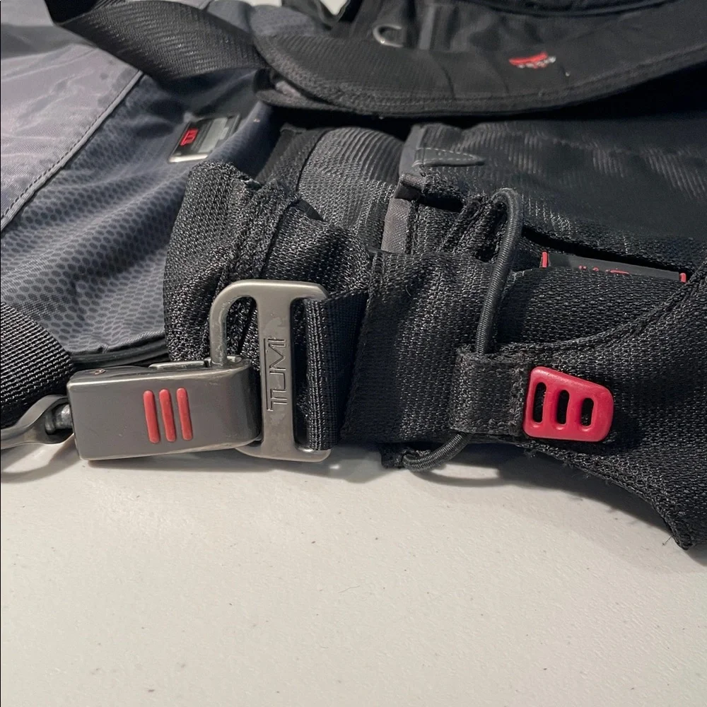 Tumi tech expandable