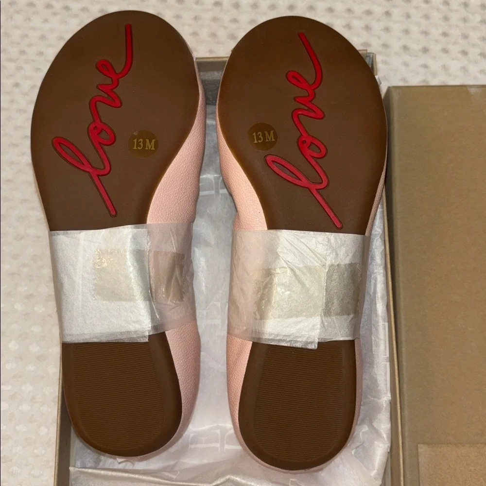Ellen Degeneres chic pastel