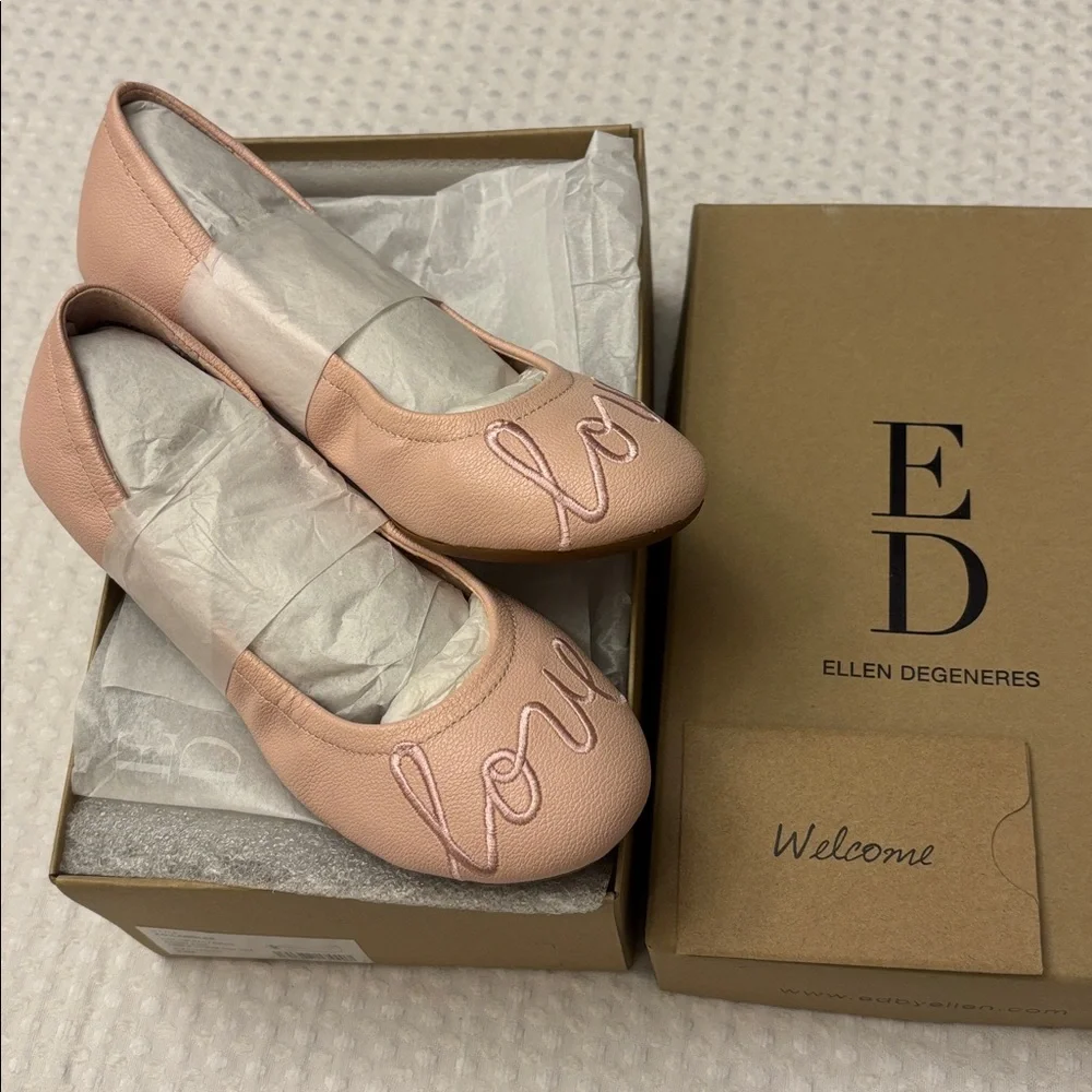 Ellen Degeneres chic pastel
