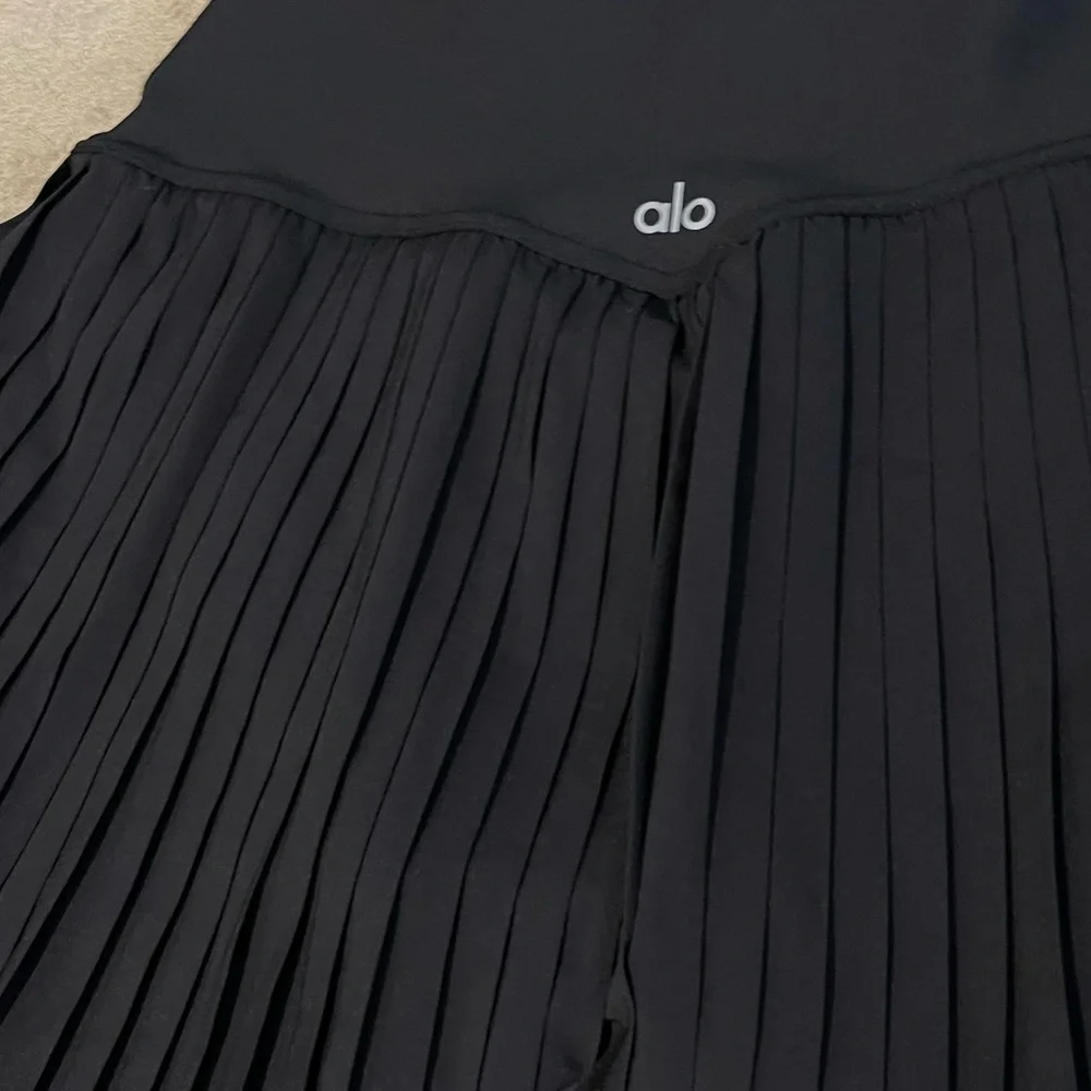 ALO Yoga chic black