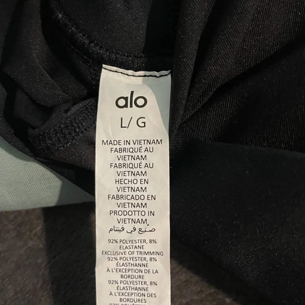 ALO Yoga chic black