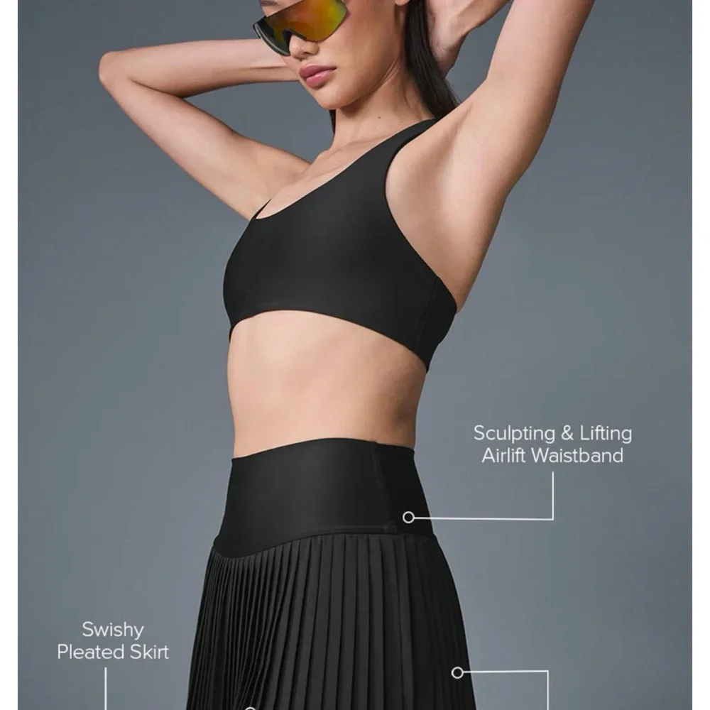 ALO Yoga chic black