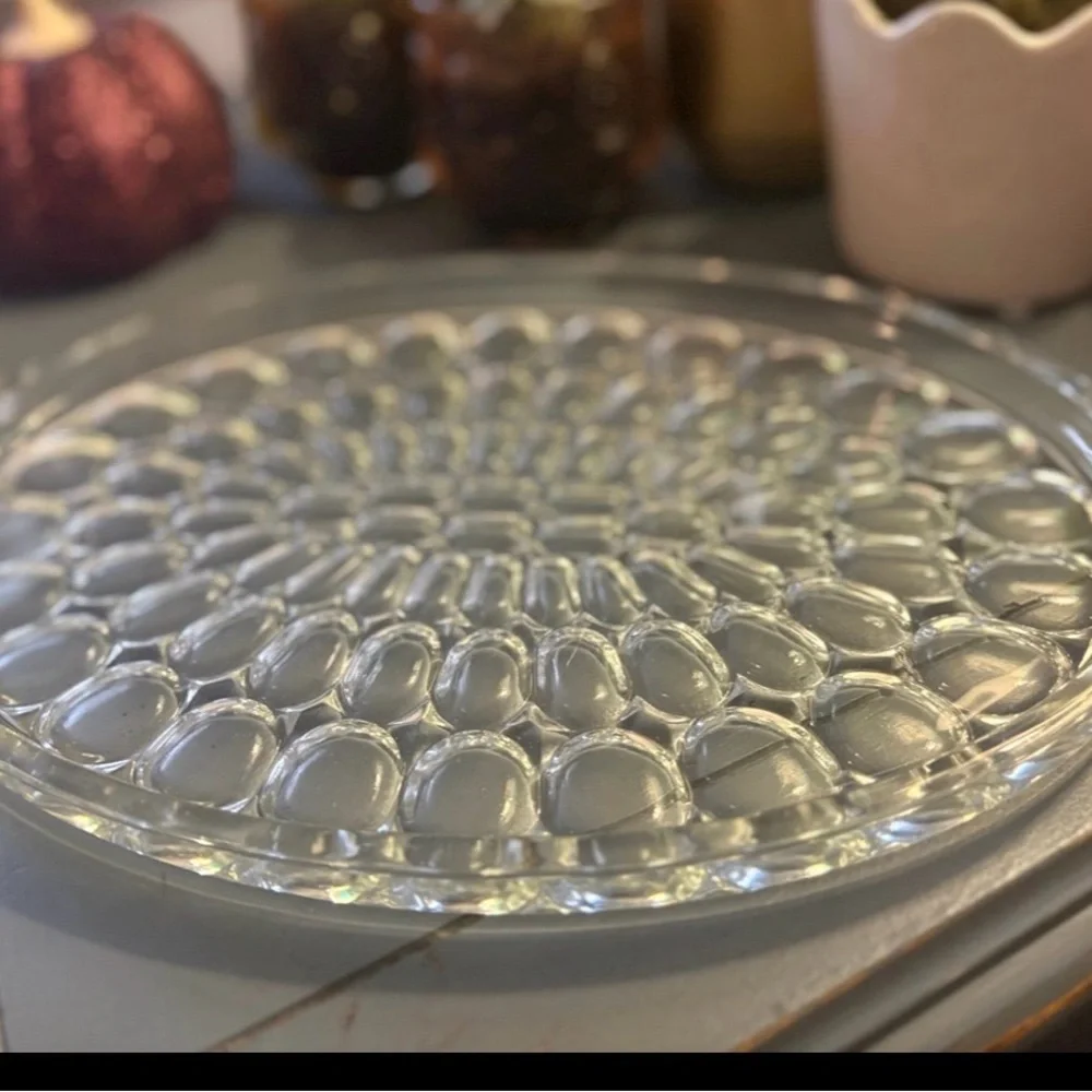 Jeannette Glass image displays