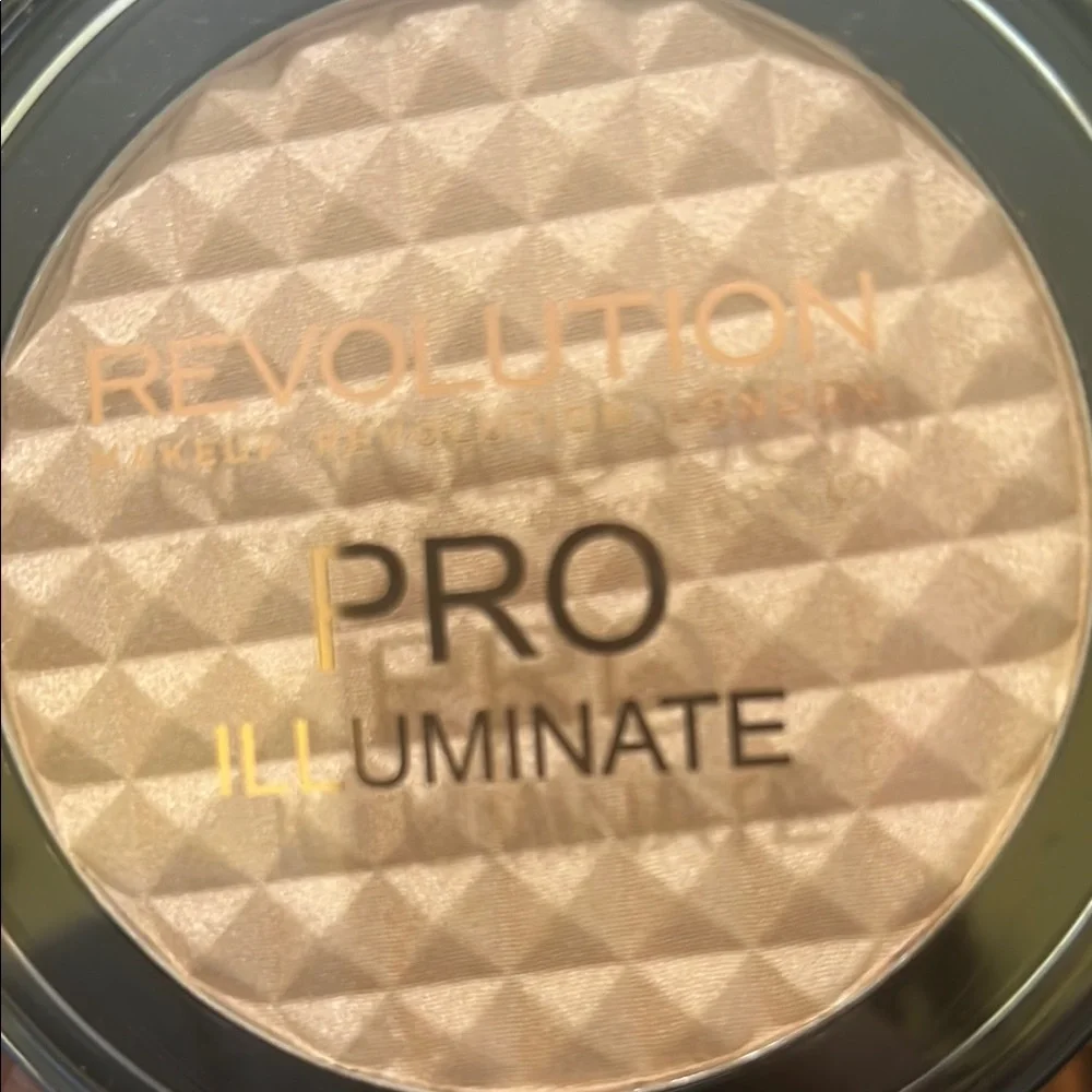 Makeup Revolution illuminate your