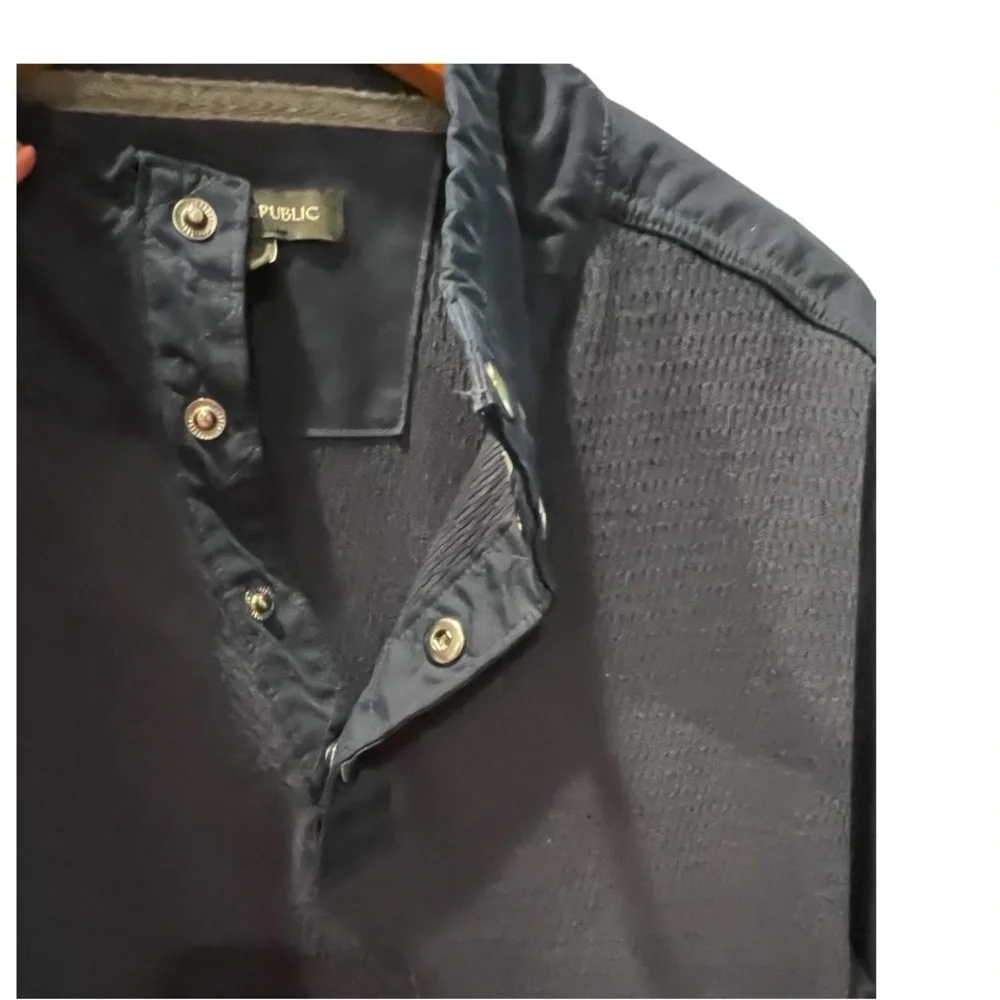 Banana Republic description 	•	🔹
