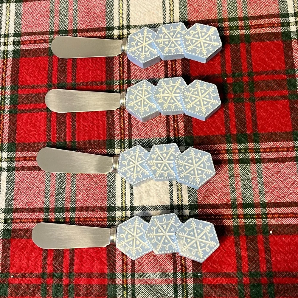 Snowflake Design Cheese Spreaders, 4 Count