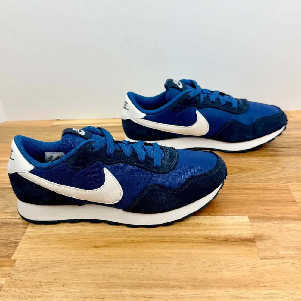 Nike MD Valiant Marina/White/Armory Navy Athletic Shoes Sneakers Kids Size 4.5Y