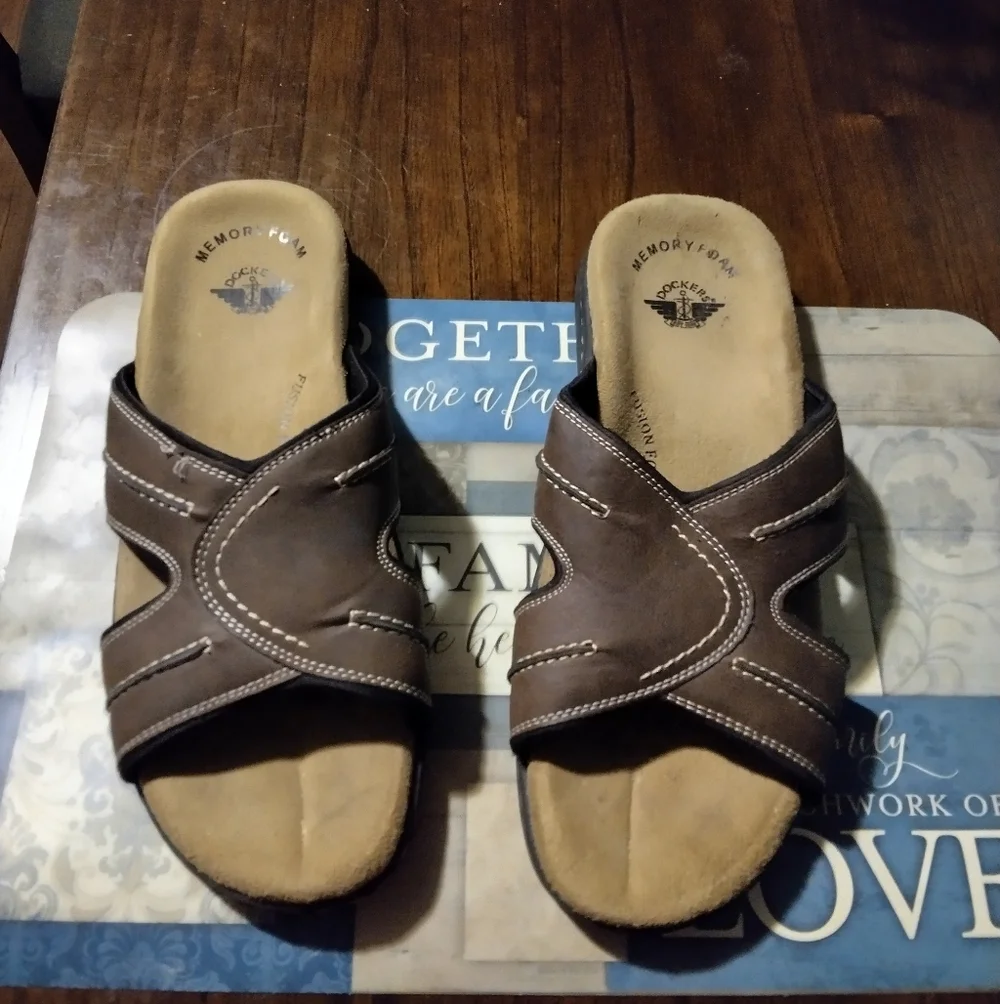 DOCKERS SUNLAND SANDALS BROWN FAUX LEATHER STRAP Memory Foam Fusion Footbed 11W